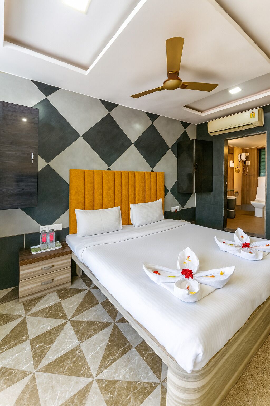 Habitación Deluxe, 1 cama King size, baño privado, junto al lago | Sábanas de algodón egipcio y ropa de cama de alta calidad 