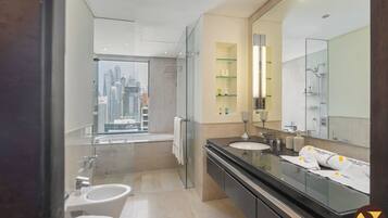 Luxury Studio, Balcony | Bathroom