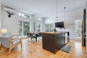 Réfrigérateur, micro-ondes, plaque de cuisson, lave-vaisselle