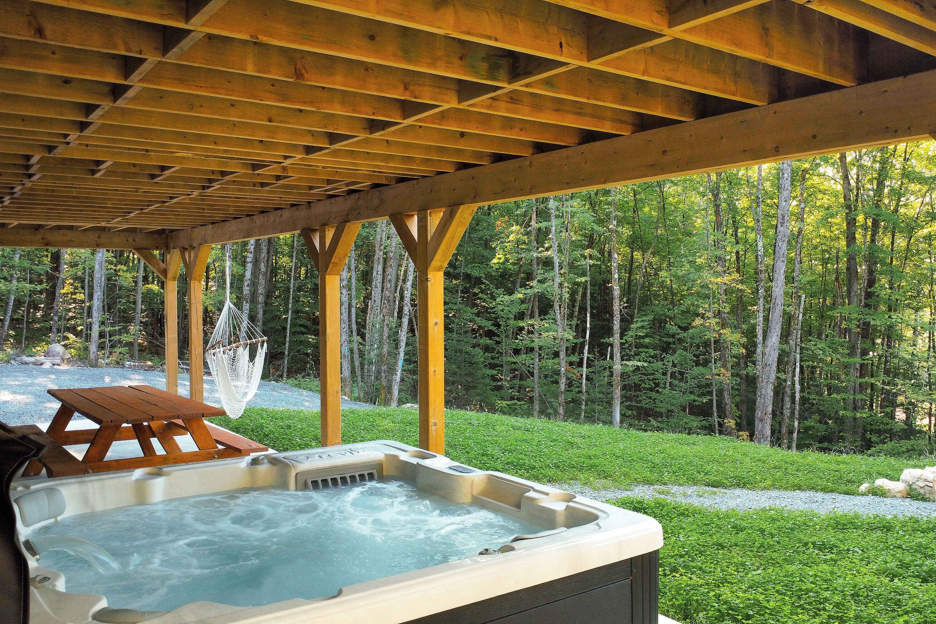 Outdoor spa tub