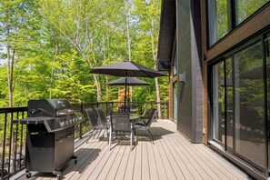 Outdoor dining - Spa and Billard | Chalet Le Silverson (Brownsburg)