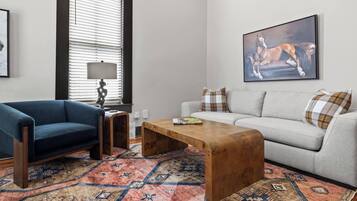 Een televisie en een kantoor