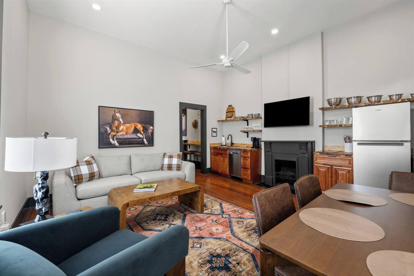 Een smart-tv en een kantoor