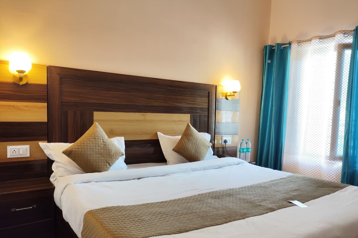 In-room safe, blackout curtains, soundproofing, iron/ironing board