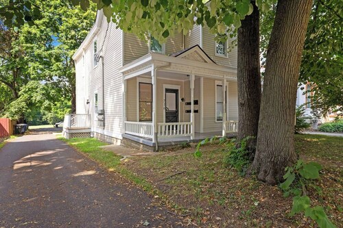 This apartment is a 1 bedroom(s), 1 bathrooms, located in Lexington, KY.