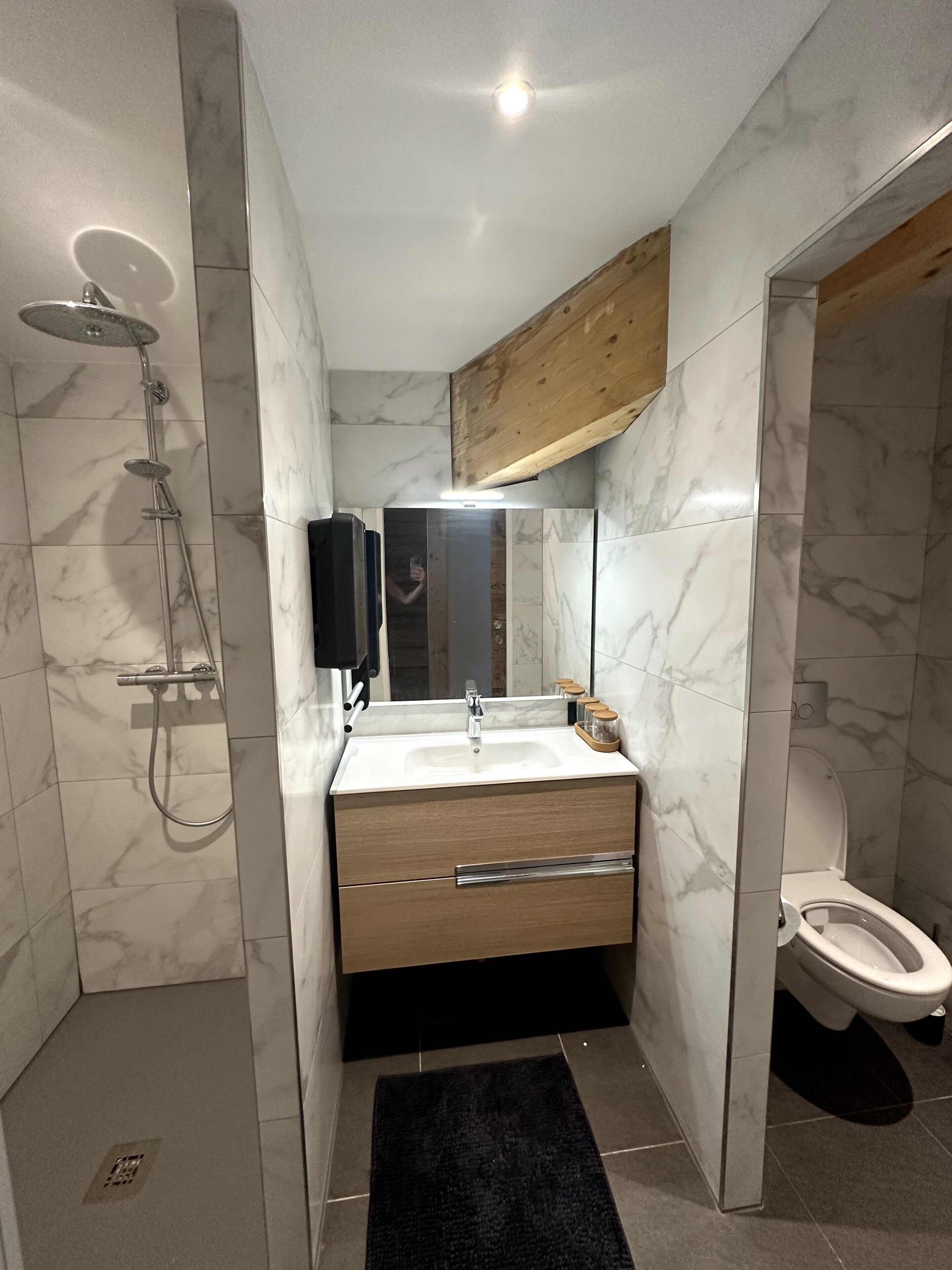 Shower, free toiletries, hair dryer, bathrobes