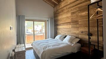 7 slaapkamers, een strijkplank/strijkijzer, wifi, beddengoed