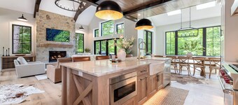 ✨ New 5BR Custom Chalet | 🏔 Loon Mtn | 🛁 Hot Tub | 🎮 Games | 🍕 Pizza Oven