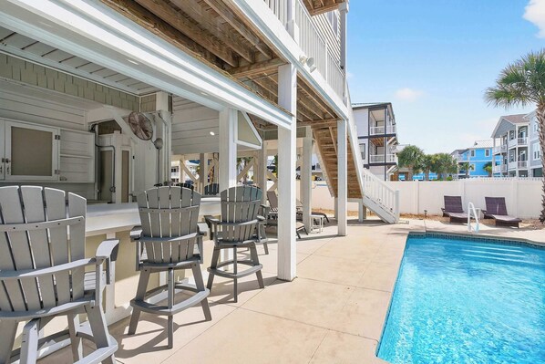 Pool - Private Pool & Tiki Bar | 5 minute walk to beach! (Ocean Isle Beach)