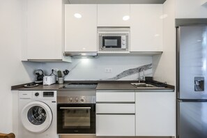 Microwave, dishwasher, coffee/tea maker, toaster