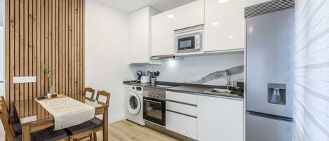 Microondas, lavavajillas, cafetera o tetera y tostadora