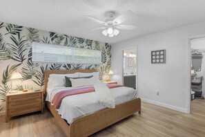 4 bedrooms, desk, iron/ironing board, travel crib