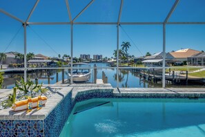 Outdoor pool, a heated pool - Villa Oasis - on water, beautiful view, pool (Cape Coral)