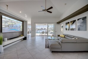 Smart-TV, fotballspill og stereoanlegg