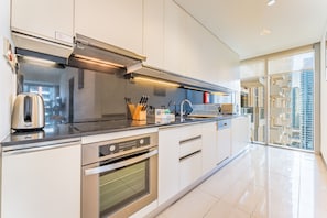 Fridge, microwave, oven, stovetop