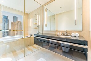 Dusche, Haartrockner, Bidet, Handtücher