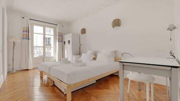 3 slaapkamers, een strijkplank/strijkijzer, reisbedje, wifi