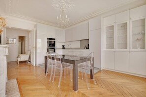 Dining - A Superb 3-BR/2BA In Saint-Georges (Paris)