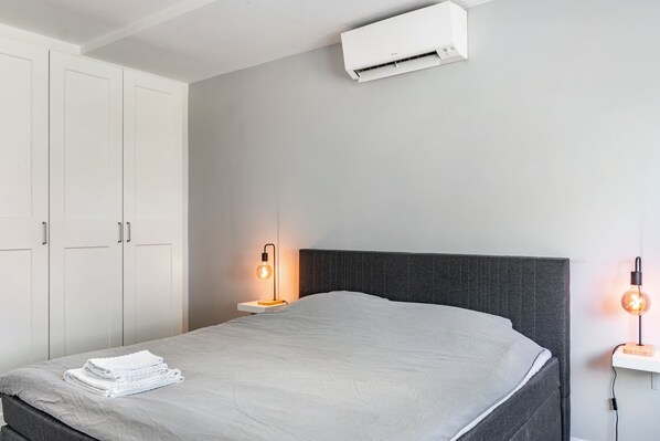 2 bedrooms, iron/ironing board, WiFi, bed sheets