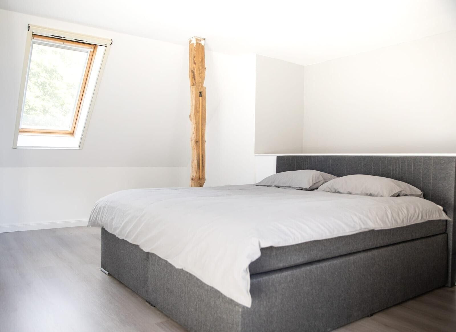 2 slaapkamers, een strijkplank/strijkijzer, wifi, beddengoed