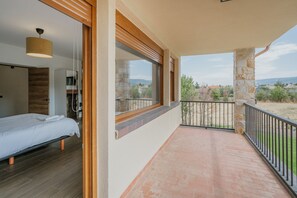 5 habitaciones, tabla de planchar con plancha, wifi y ropa de cama 