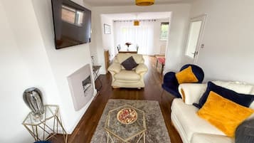 Apartamento, 4 habitaciones, patio, vistas al jardín | Sala de estar