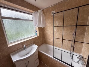 Departamento, 4 habitaciones, patio, vista al jardín | Baño