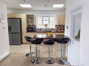 Apartment, 4 Bedrooms, Patio, Garden View | Interior - Bassetts House - Mins to Central London (Orpington)