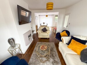 Appartement, 4 chambres, patio, vue jardin | Salle de séjour