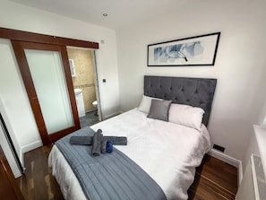 Apartamento, 4 quartos, varanda, vista para o jardim | 4 quartos