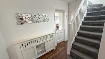 Apartamento, 4 habitaciones, patio, vistas al jardín | Interior
