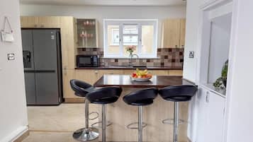 Apartamento, 4 habitaciones, patio, vistas al jardín | Interior