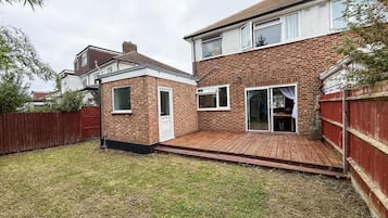 Apartment, 4 Bedrooms, Patio, Garden View | Front of property