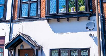 Cleave House - Stylish n Chic 3 Bed House Mins From Central London