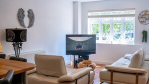 Apartment, 3 Bedrooms, Patio, Garden View | Living room - Cleave House - Stylish n Chic 3 Bed House Mins From Central London (Orpington)