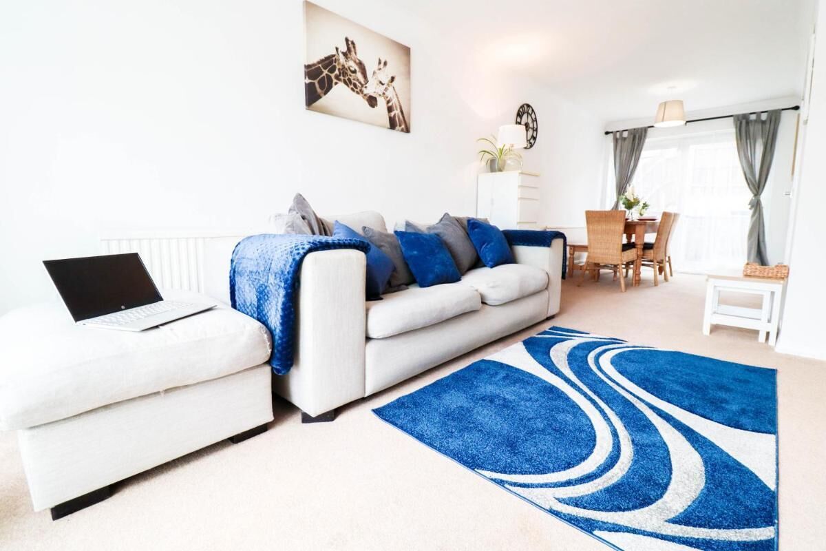 Apartment, 2 Bedrooms, Patio, Garden View | Living room