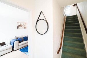 Apartamento, 2 quartos, varanda, vista para o jardim | Sala de estar
