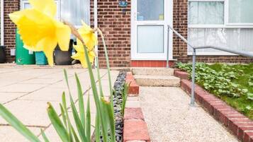 Apartemen, 2 kamar tidur, patio, pemandangan kebun | Bagian depan properti