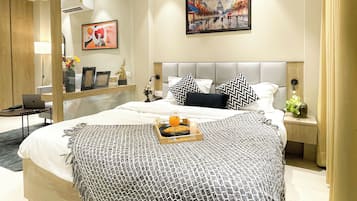 Una scrivania, postazione laptop, Wi-Fi gratuito