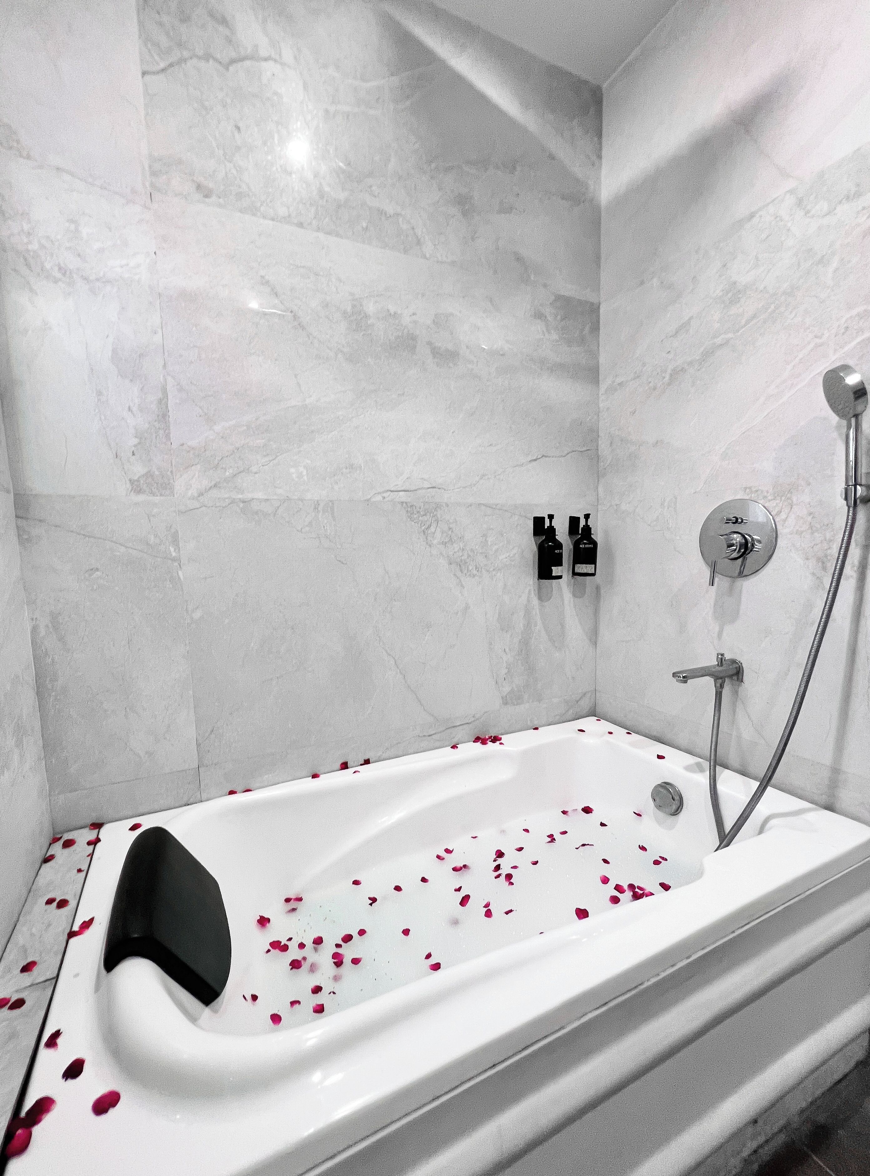 مغطس/حوض استحمام عميق