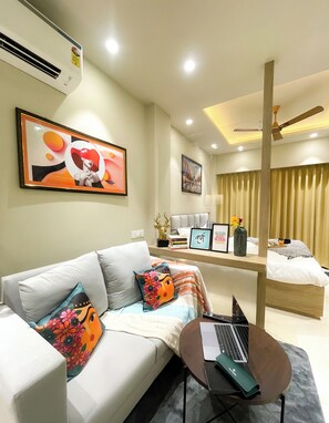 Desk, laptop workspace, free WiFi