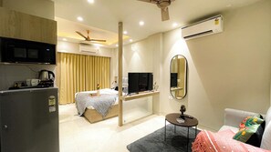 Deluxe Studio Room