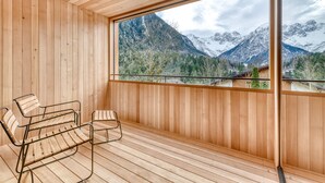 A wooden deck with a view of snow-capped mountains. - Studa 29 - Studa 7 in Brand (Brand)