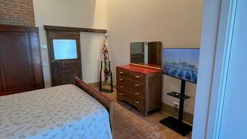1 bedroom, internet, bed sheets