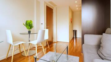 Deluxe appartement, 1 slaapkamer | Woonruimte