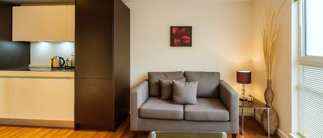 Deluxe Apartment, 1 Bedroom | Private kitchen