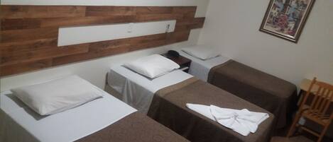 Appartamento, vista città | Una scrivania, Wi-Fi gratuito