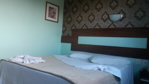 Desk, free WiFi - HOTEL BOA VISTA (Chapecó)