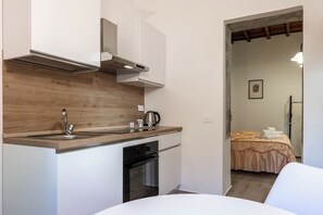 Apartamento, varanda, vista para o jardim | Cozinha privada | Geladeira, fogão, cooktop, máquina de café expresso