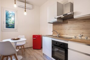 Apartment, Patio, Garden View | Private kitchen | Fridge, oven, stovetop, espresso maker